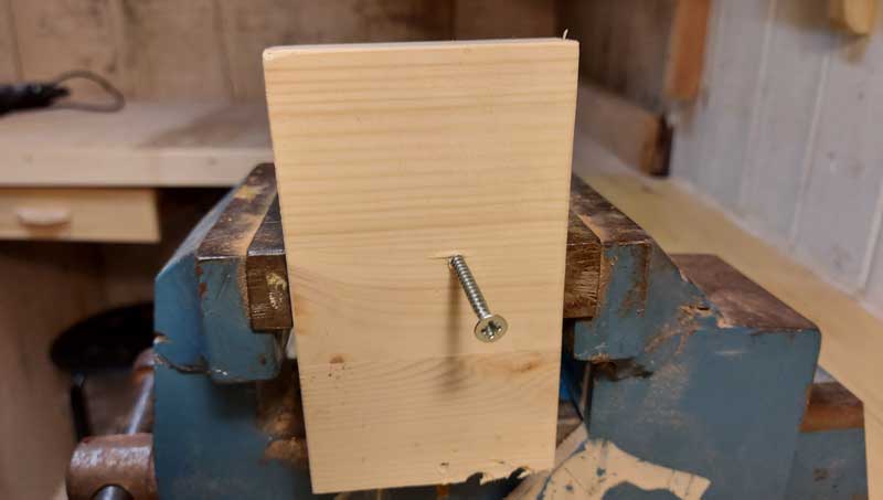 Securing Wood With Screw In Vise