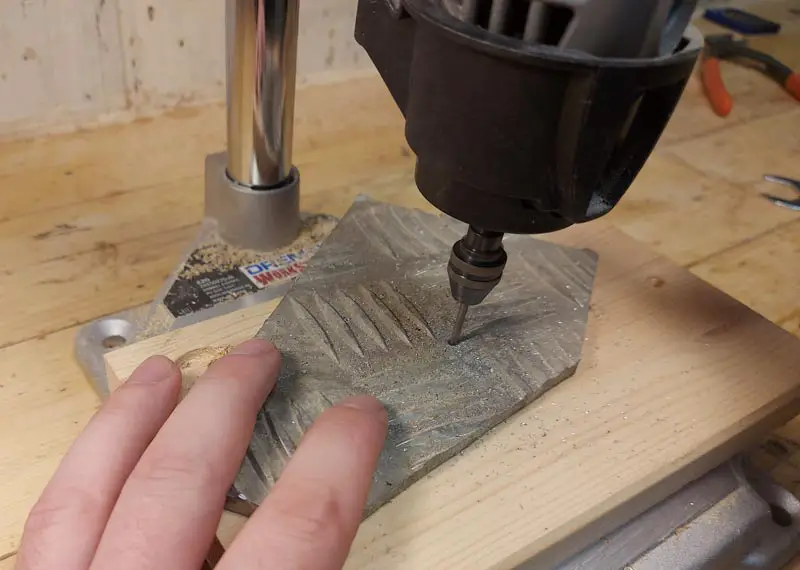 Drilling hole in aluminum with Dremel
