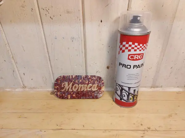 Spray lacquer and sign spelling Monica 